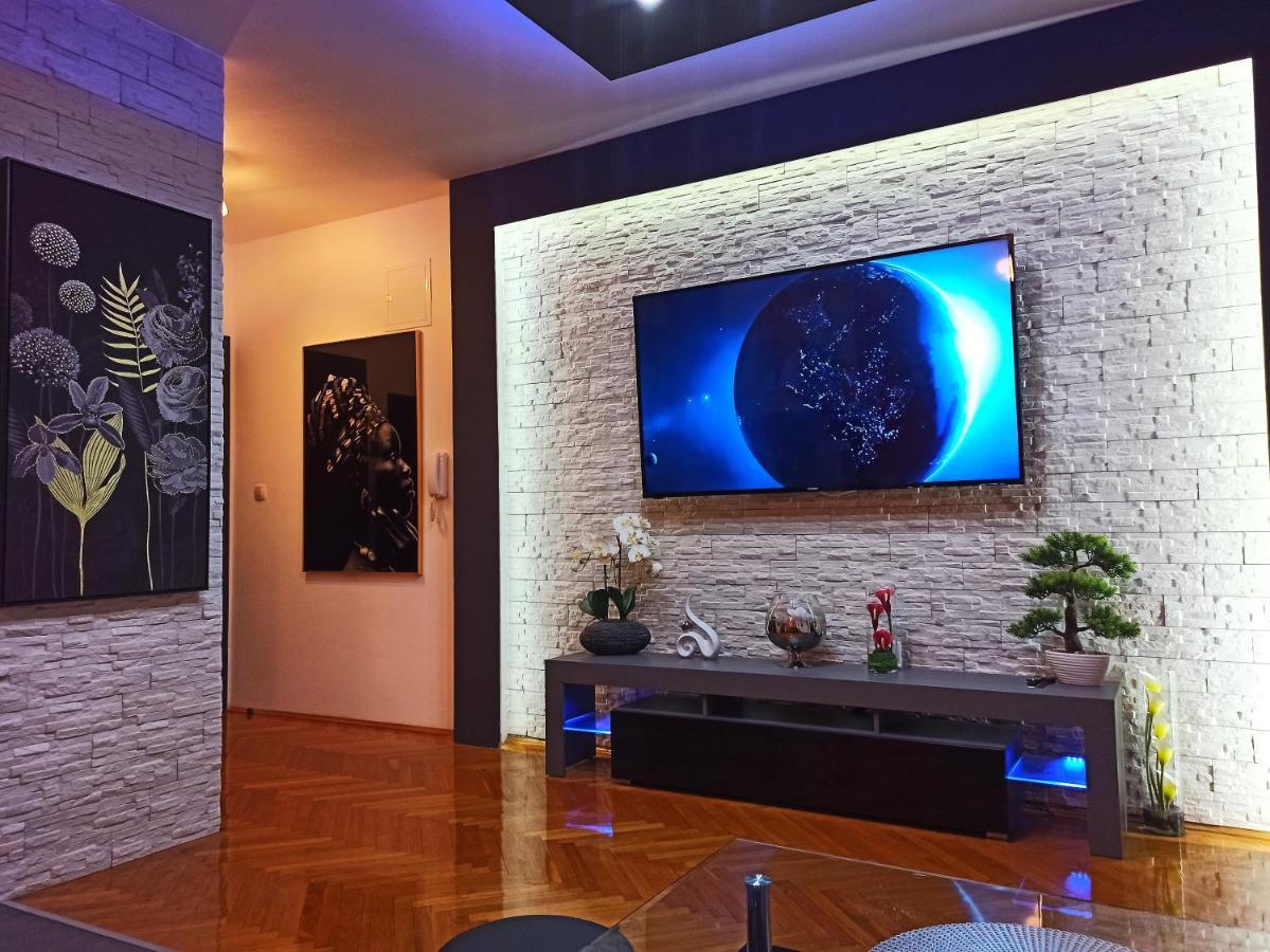 Apartman Aurelius - Private Parking أوسييك المظهر الخارجي الصورة