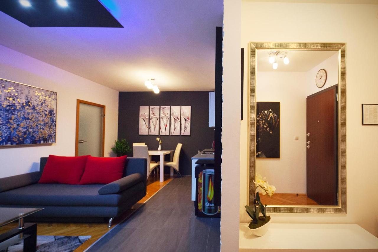 Apartman Aurelius - Private Parking أوسييك المظهر الخارجي الصورة