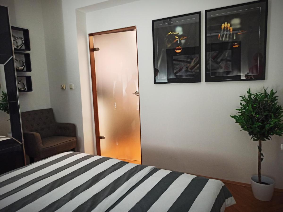 Apartman Aurelius - Private Parking أوسييك المظهر الخارجي الصورة